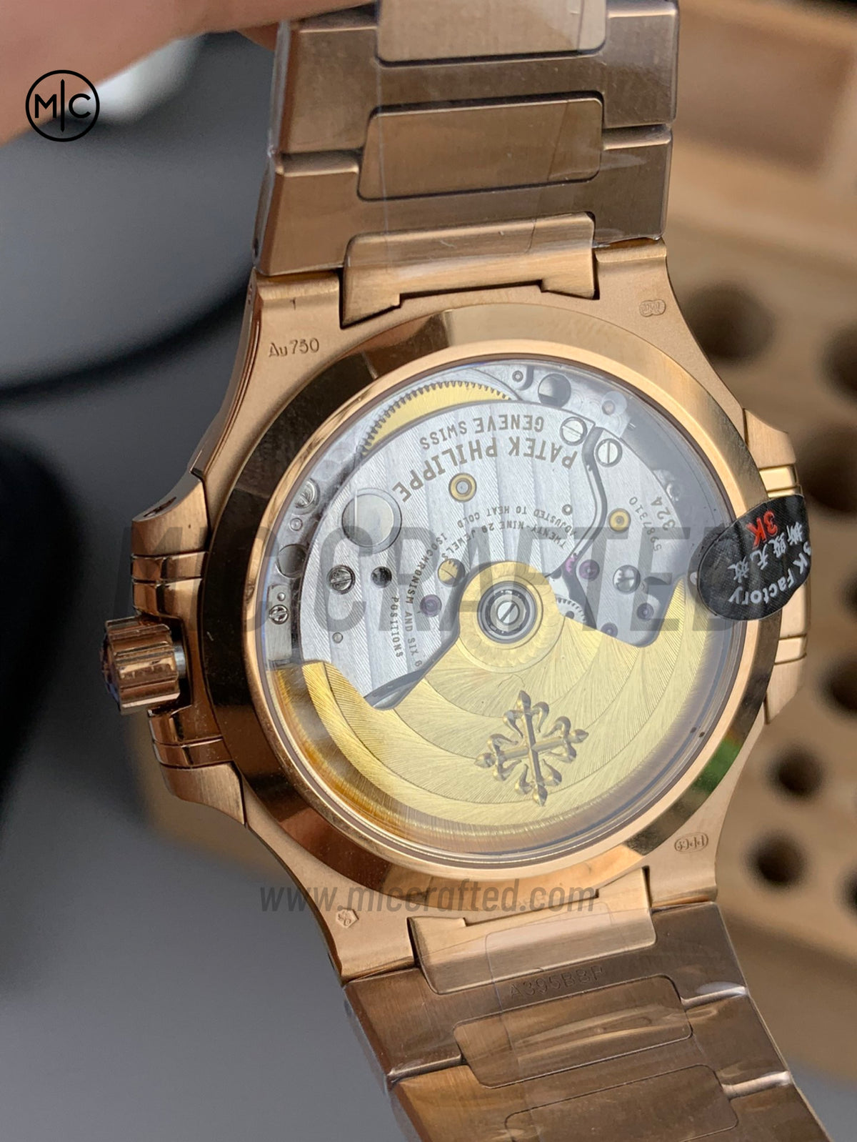 Nautilus 7118 35.2mm RG 女裝銀色錶盤鑲鑽錶圈搭配玫瑰金錶鏈 - 高級版