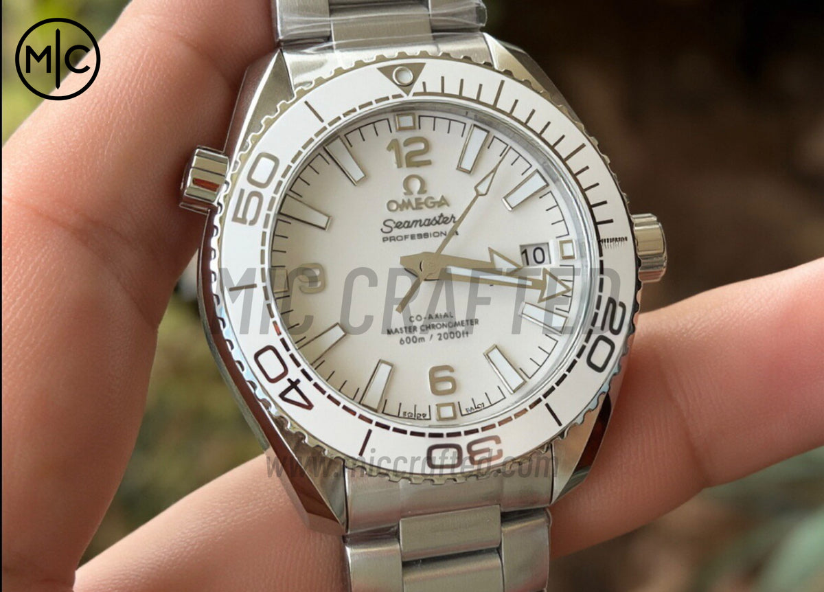 Planet Ocean 600M 39.5mm SS White Dial White Bezel on SS Bracelet – Premium Edition