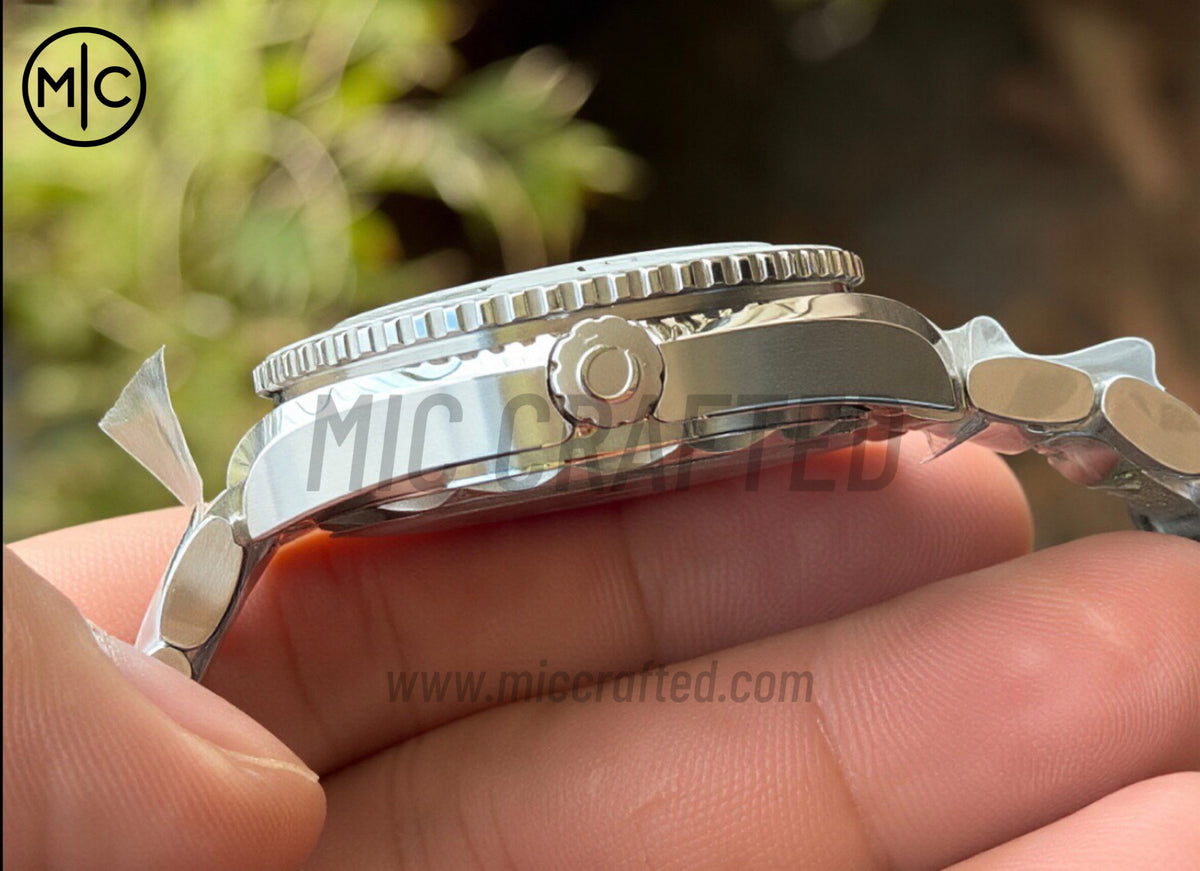 Planet Ocean 600M 39.5mm SS White Dial White Bezel on SS Bracelet – Premium Edition
