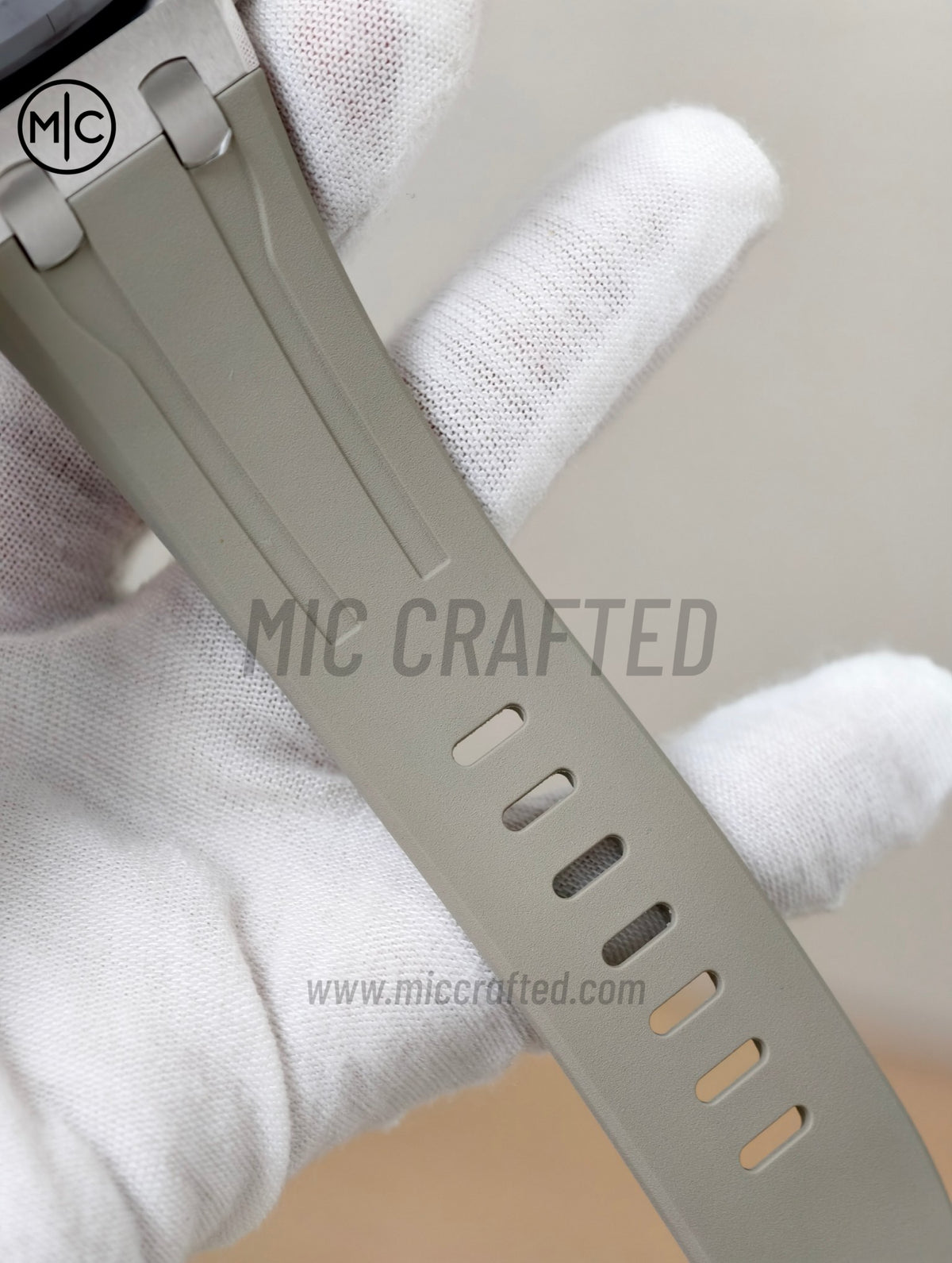 Royal Oak Offshore 43mm 26420so SS Smoked Dial on Gray Rubber Strap – Premium Edition