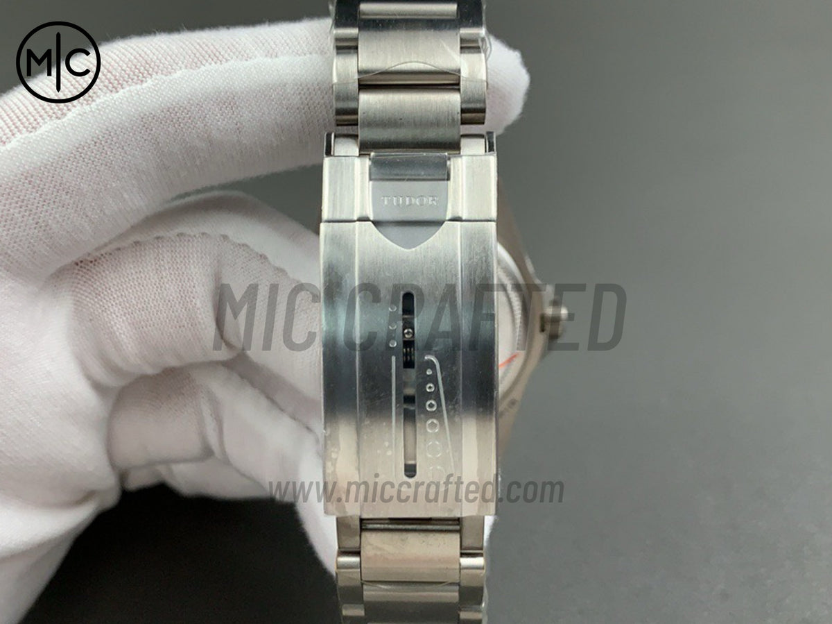 Pelagos 42mm Titanium Black Ceramic Black Dial on Titanium Bracelet – Premium Edition
