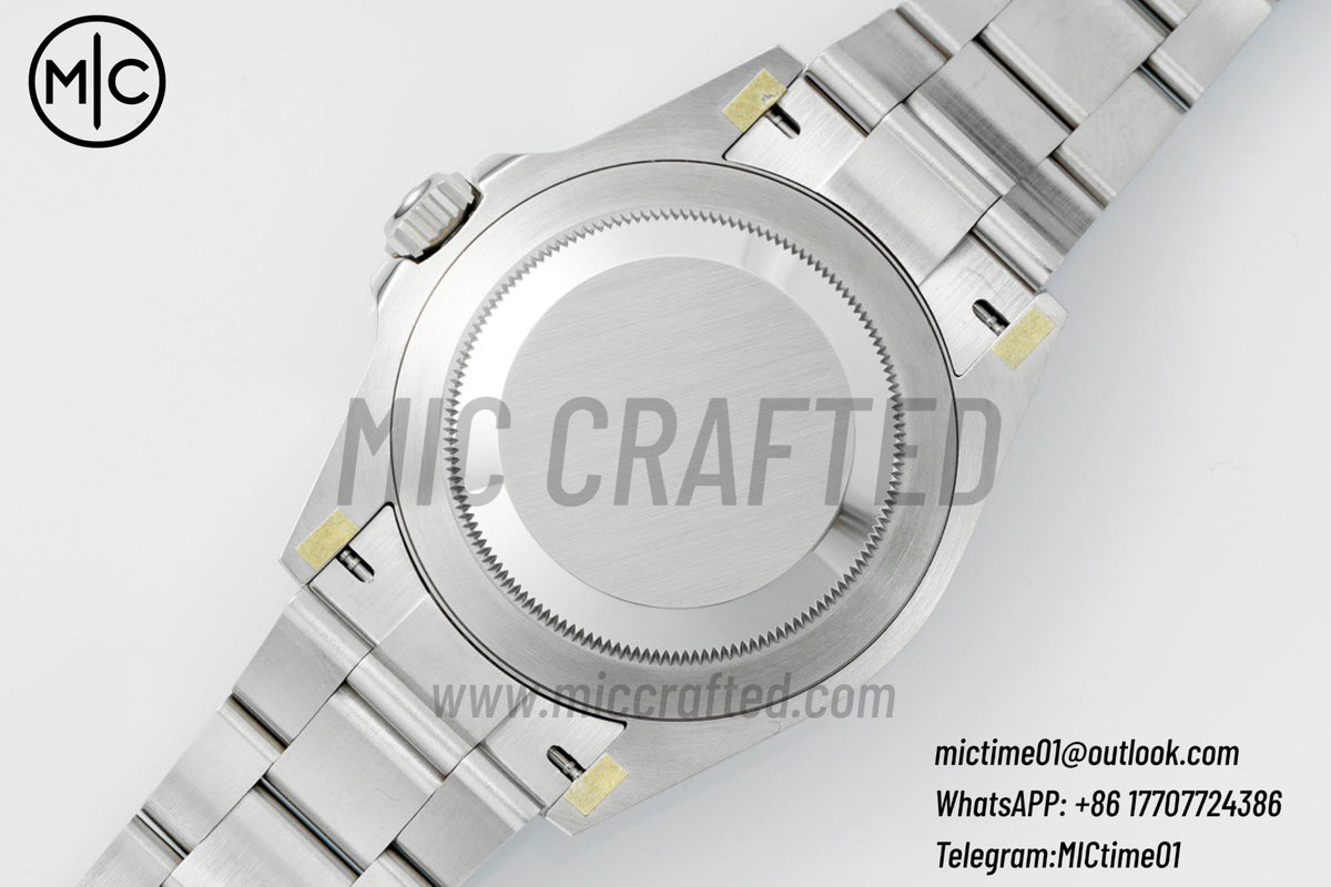 Air-King 126900 40mm 904L Steel Black Dial on SS Bracelet – Premium Edition