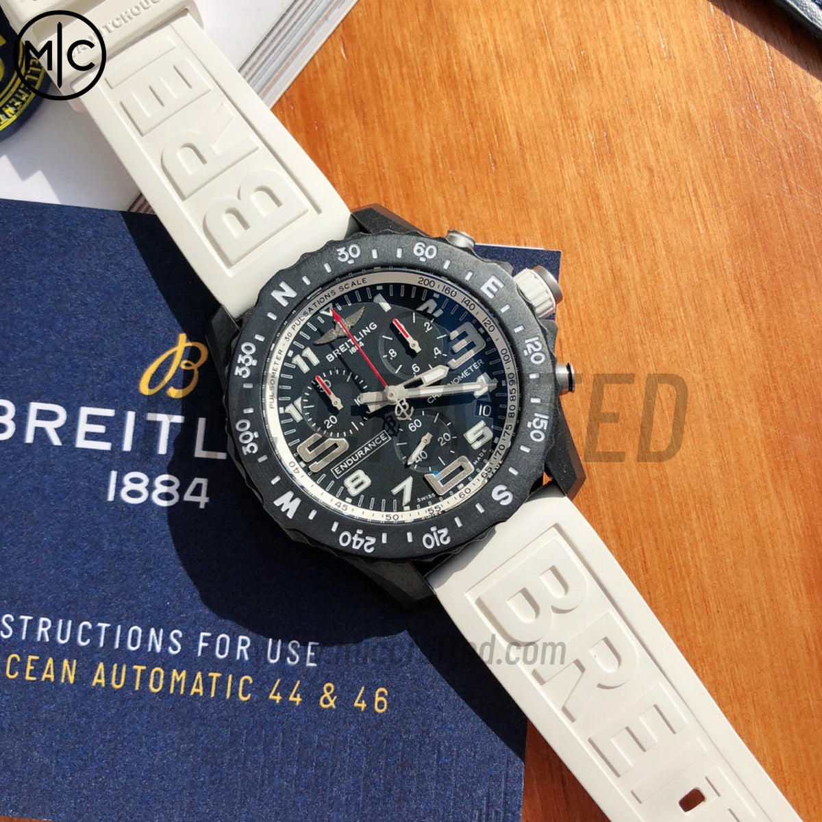 Professional Chronograph PVD 黑色錶面搭配白色橡膠錶帶 瑞士石英機芯 - 尊貴版