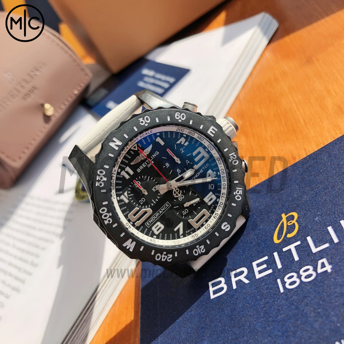 Professional Chronograph PVD 黑色錶面搭配白色橡膠錶帶 瑞士石英機芯 - 尊貴版