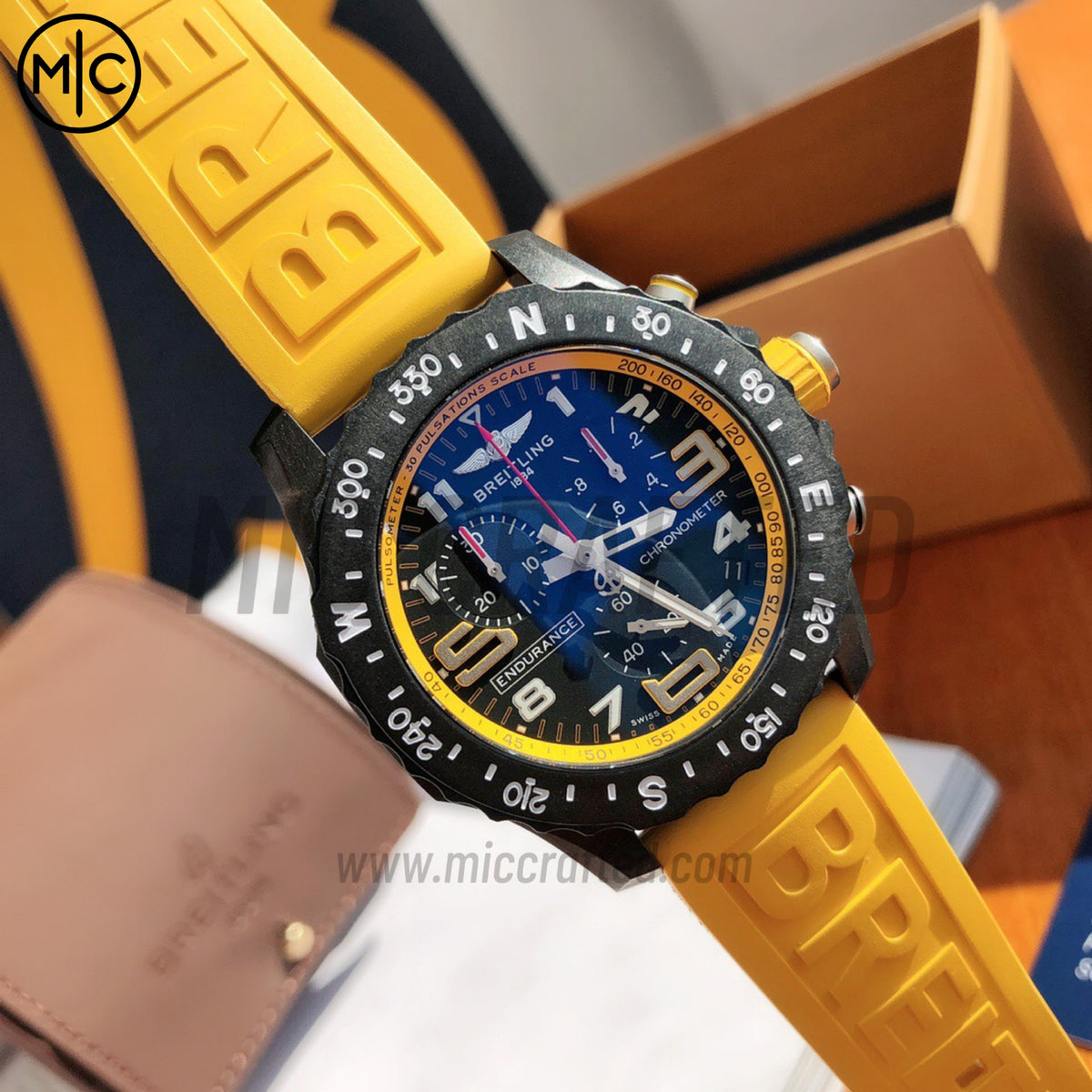 Professional Chronograph PVD 黑色錶面搭配黃色橡膠錶帶 瑞士石英機芯 - 尊貴版