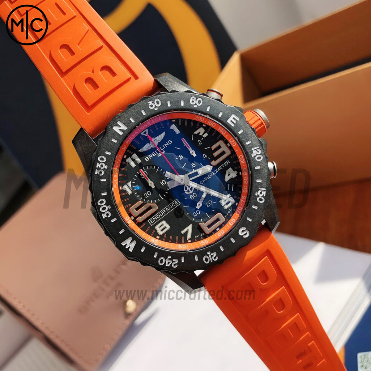Professional Chronograph PVD 黑色錶面搭配橙色橡膠錶帶 瑞士石英機芯 - 尊貴版