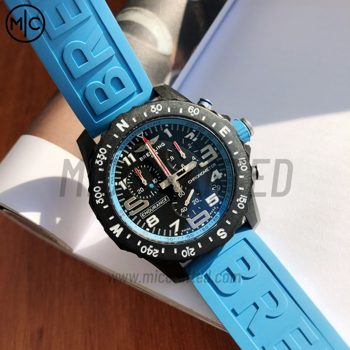 Professional Chronograph PVD 黑色錶面搭配藍色橡膠錶帶 瑞士石英機芯 - 尊貴版