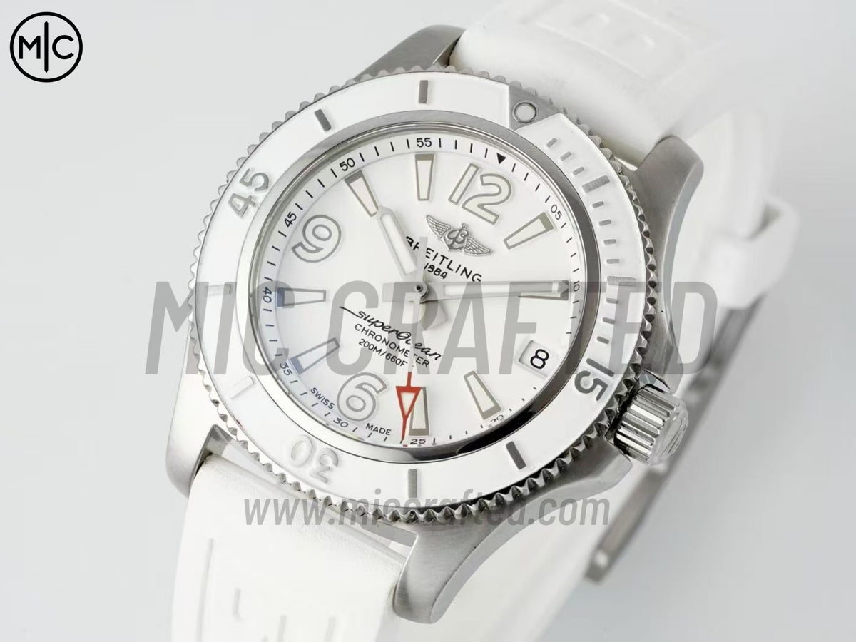 Superocean Automatic 36mm 不鏽鋼白色錶面、白色錶圈搭配白色橡膠錶帶 - 尊貴版