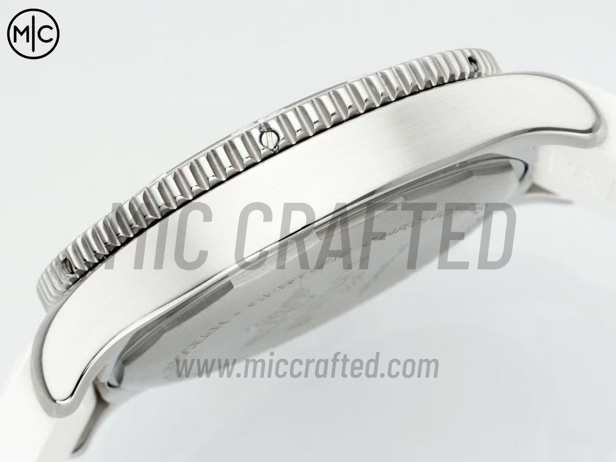 Superocean Automatic 36mm 不鏽鋼白色錶面、白色錶圈搭配白色橡膠錶帶 - 尊貴版