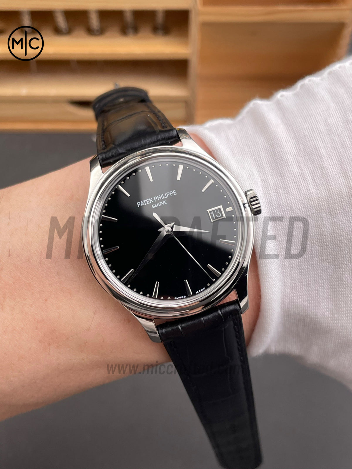 Calatrava 5227 39mm SS 黑色錶盤配黑色皮革錶帶 - 高級版
