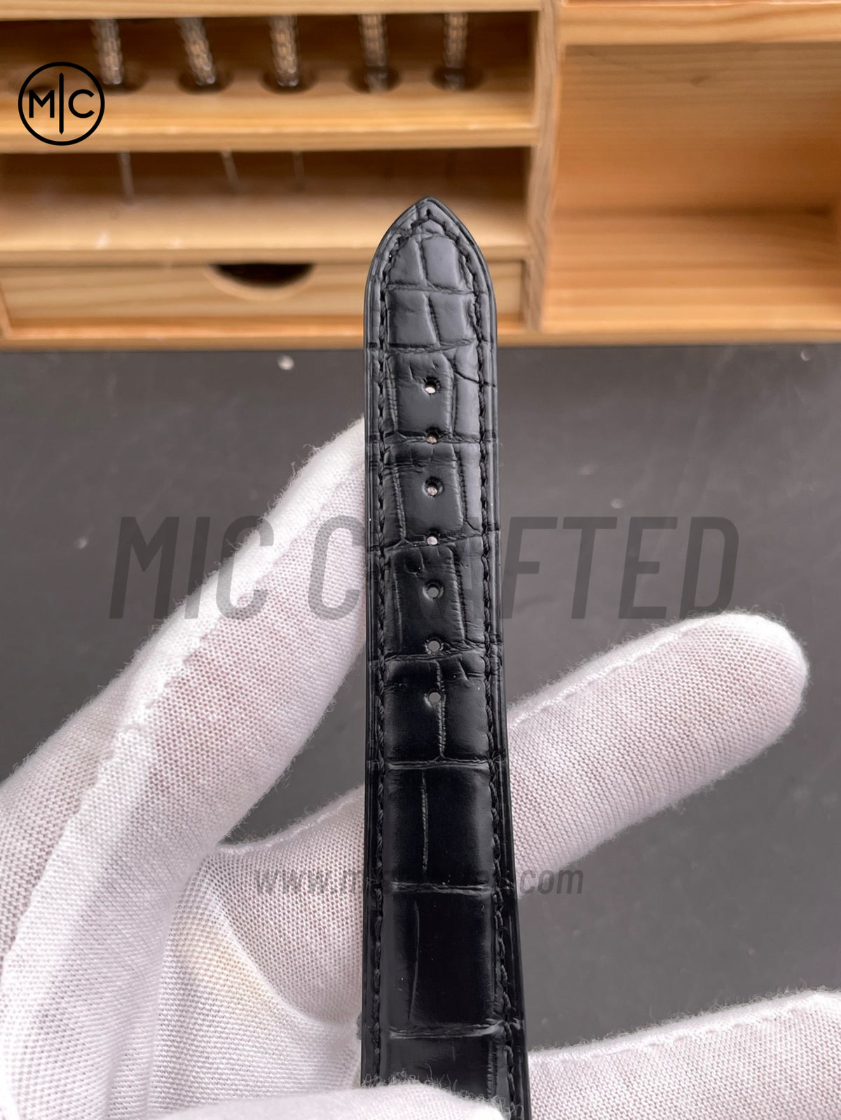 Calatrava 5227 39mm SS 黑色錶盤配黑色皮革錶帶 - 高級版