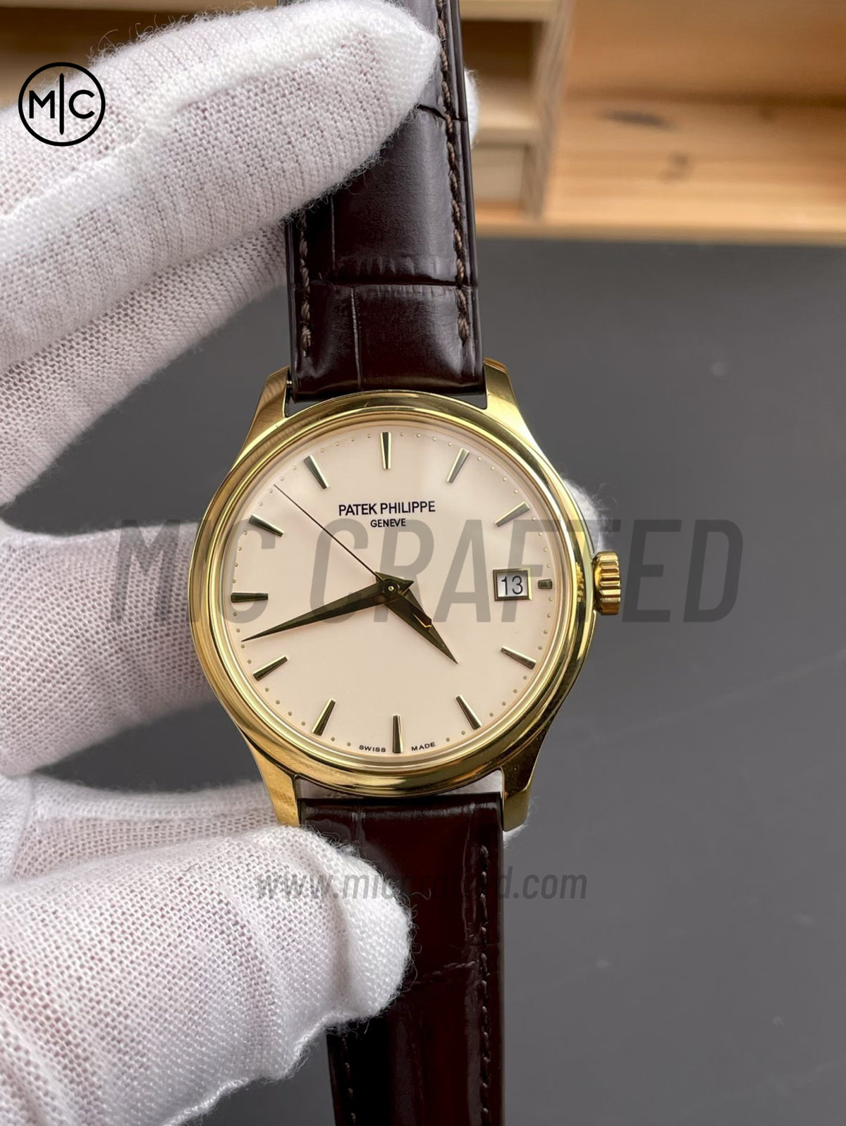 Calatrava 5227R 39mm YG 白色錶盤配棕色皮革錶帶 - 高級版