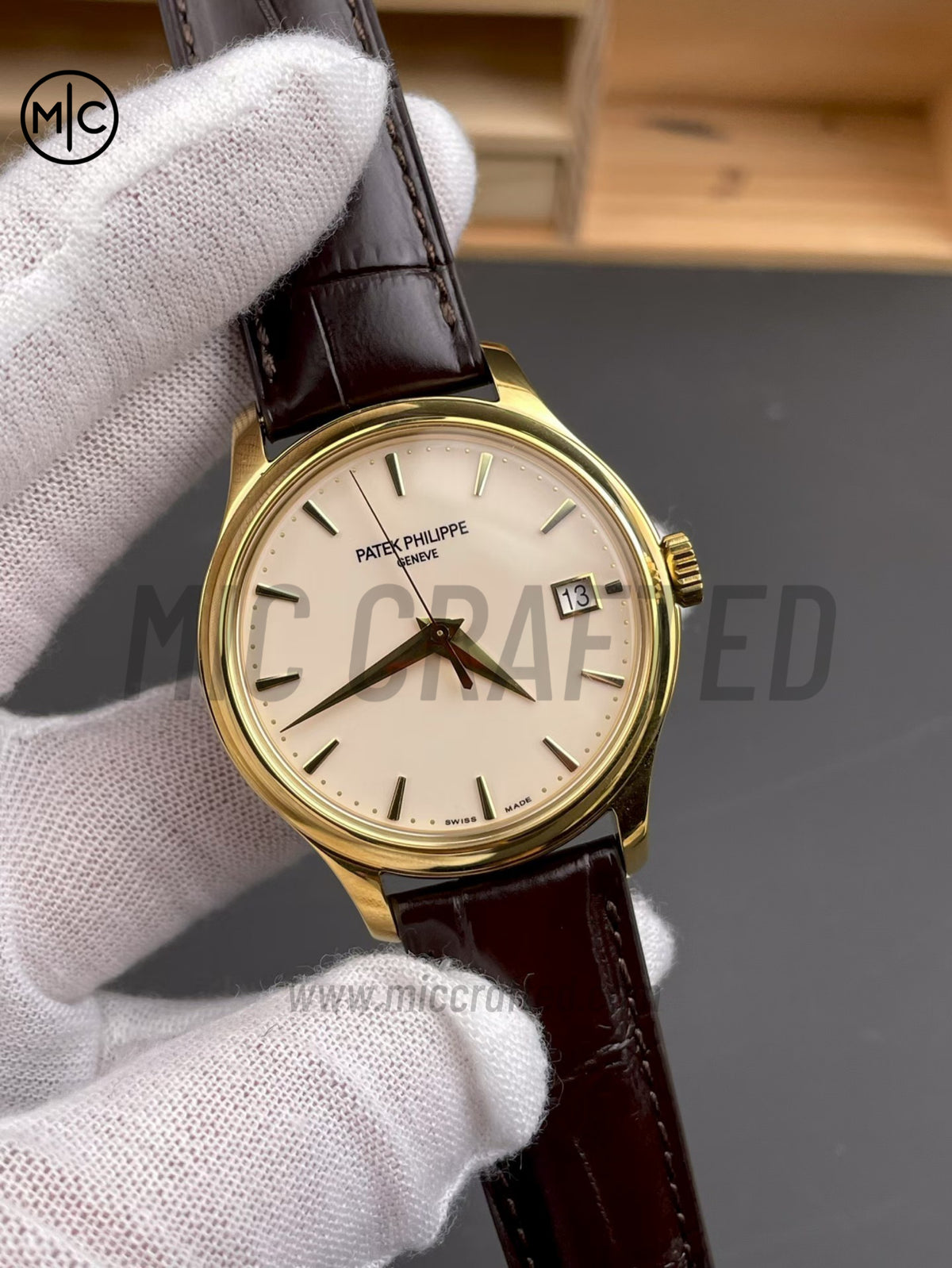 Calatrava 5227R 39mm YG 白色錶盤配棕色皮革錶帶 - 高級版