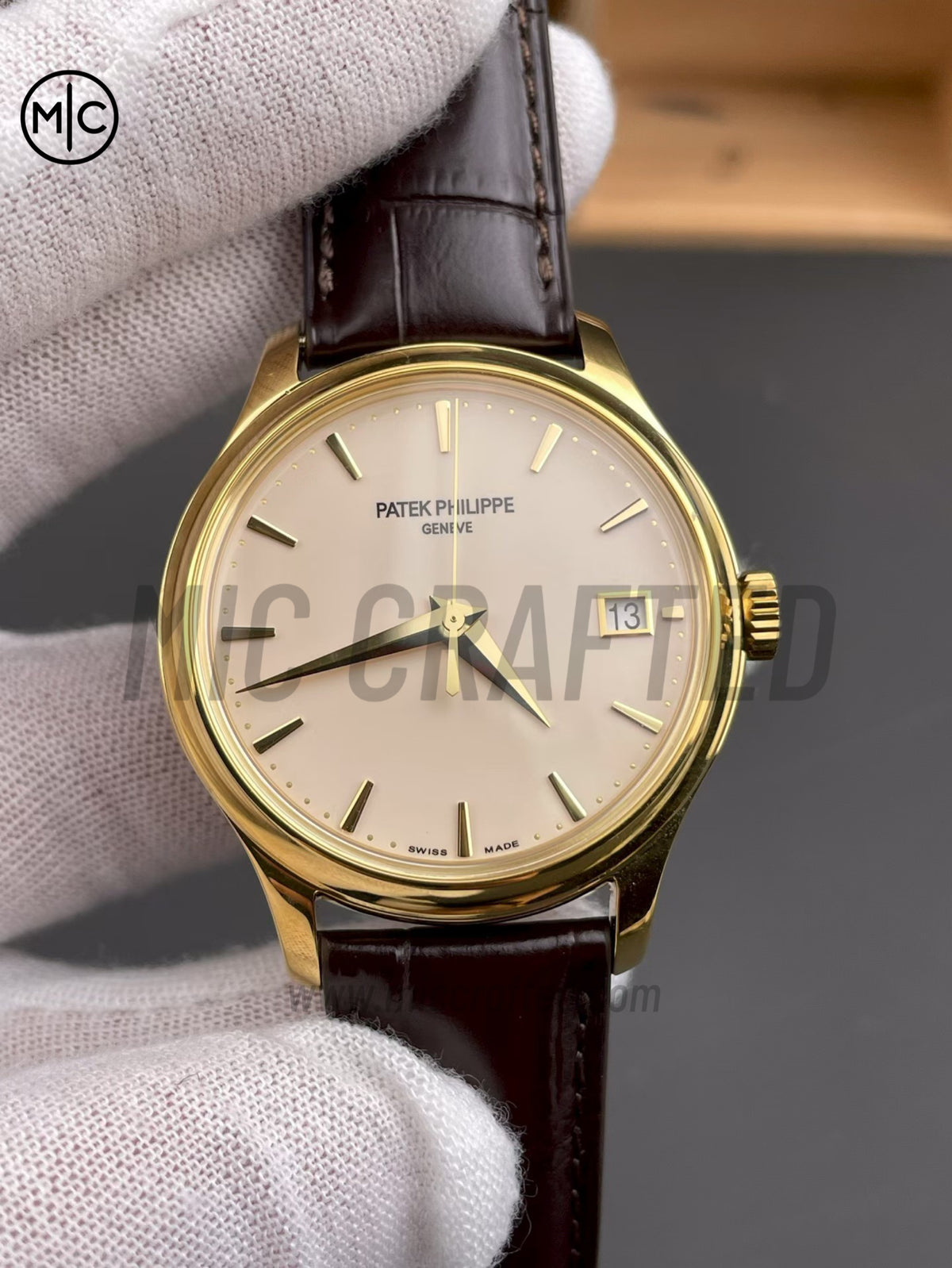 Calatrava 5227R 39mm YG 白色錶盤配棕色皮革錶帶 - 高級版