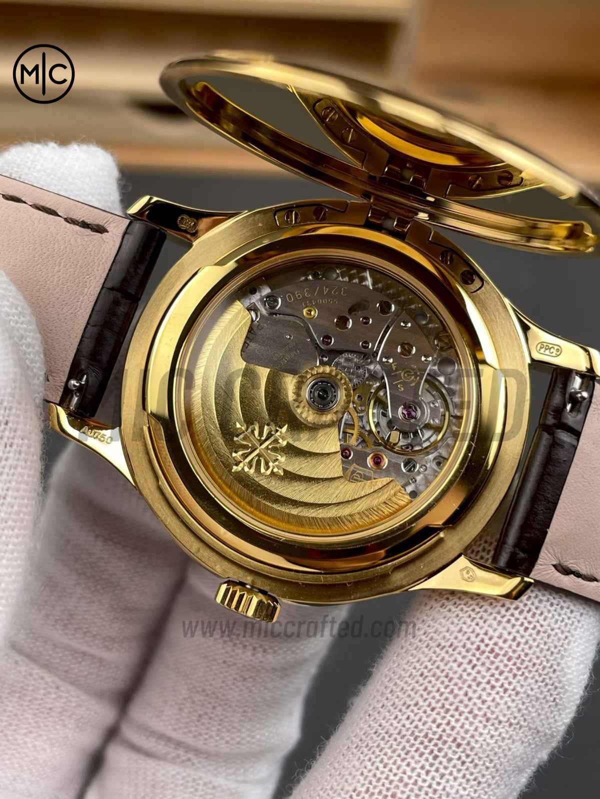 Calatrava 5227R 39mm YG 白色錶盤配棕色皮革錶帶 - 高級版