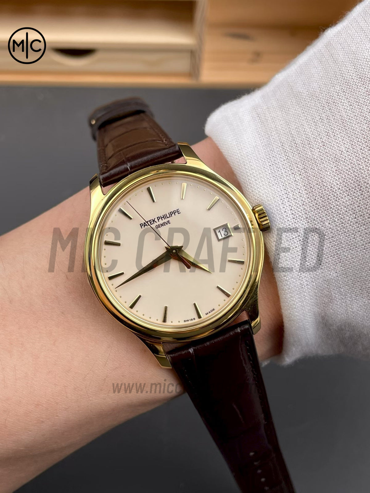 Calatrava 5227R 39mm YG 白色錶盤配棕色皮革錶帶 - 高級版