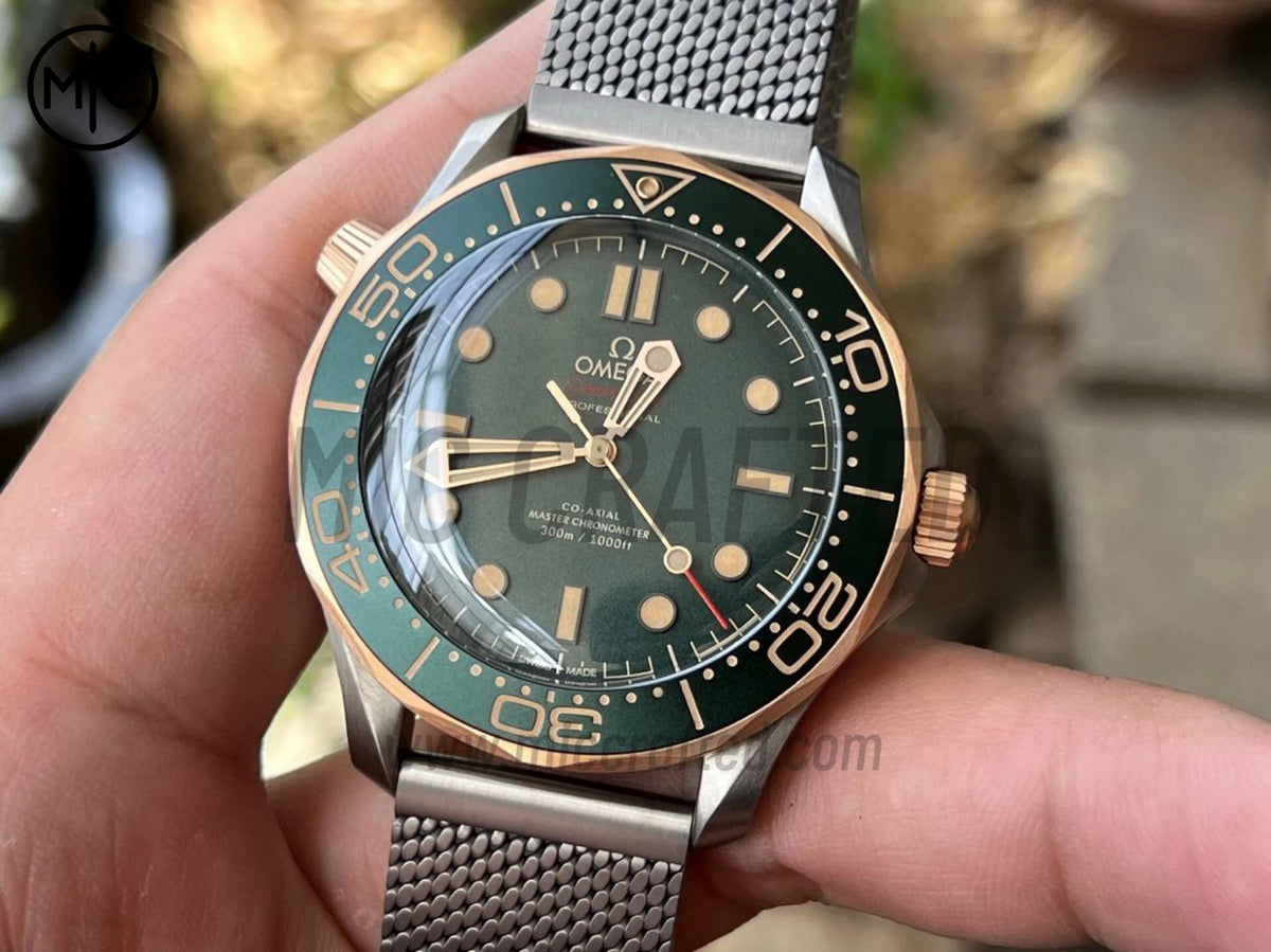 Seamaster 300M 42mm 潛水鈦金屬/青銅綠色錶盤配鈦金屬網帶 - 高級版