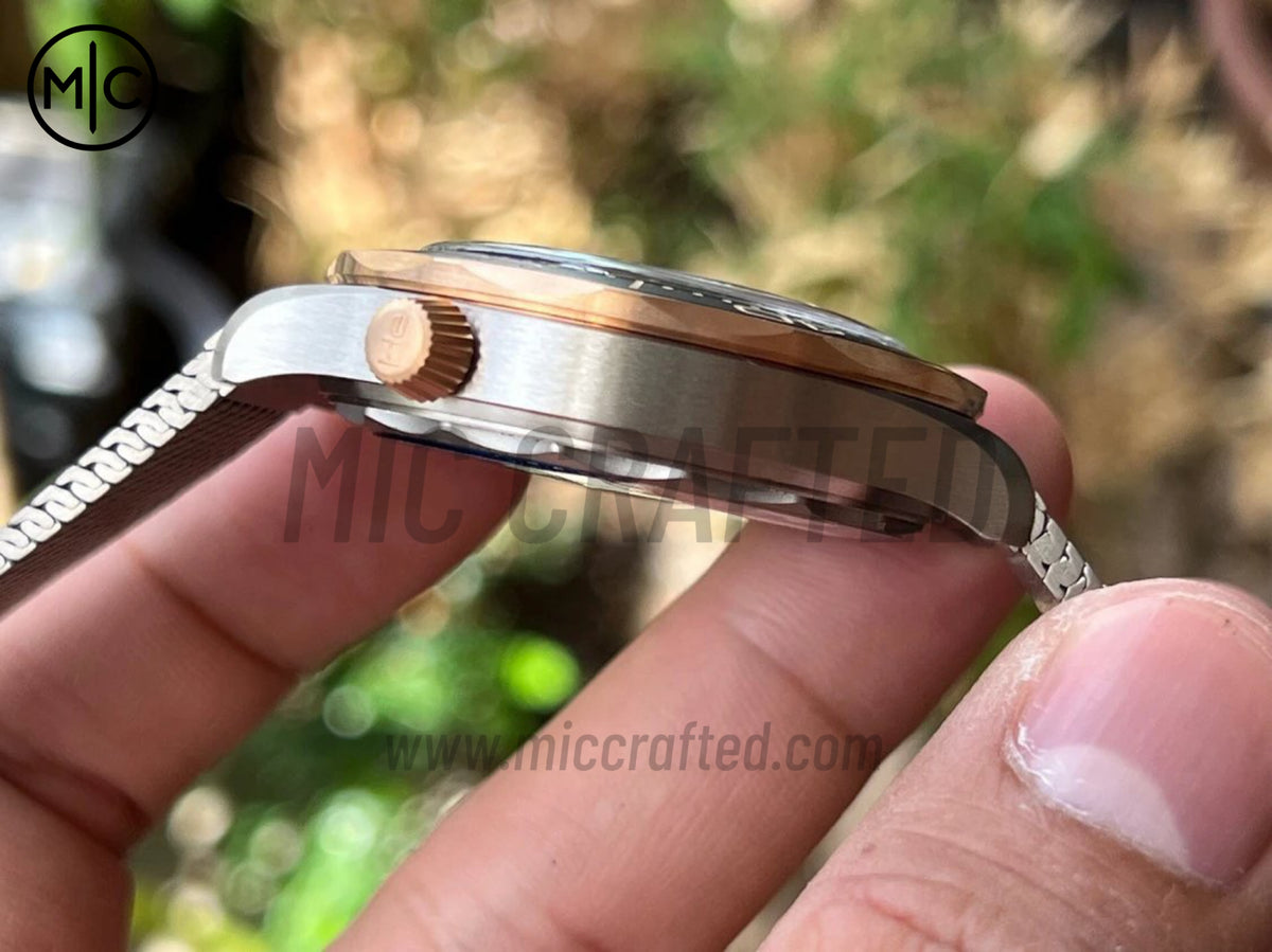 Seamaster 300M 42mm 潛水鈦金屬/青銅綠色錶盤配鈦金屬網帶 - 高級版