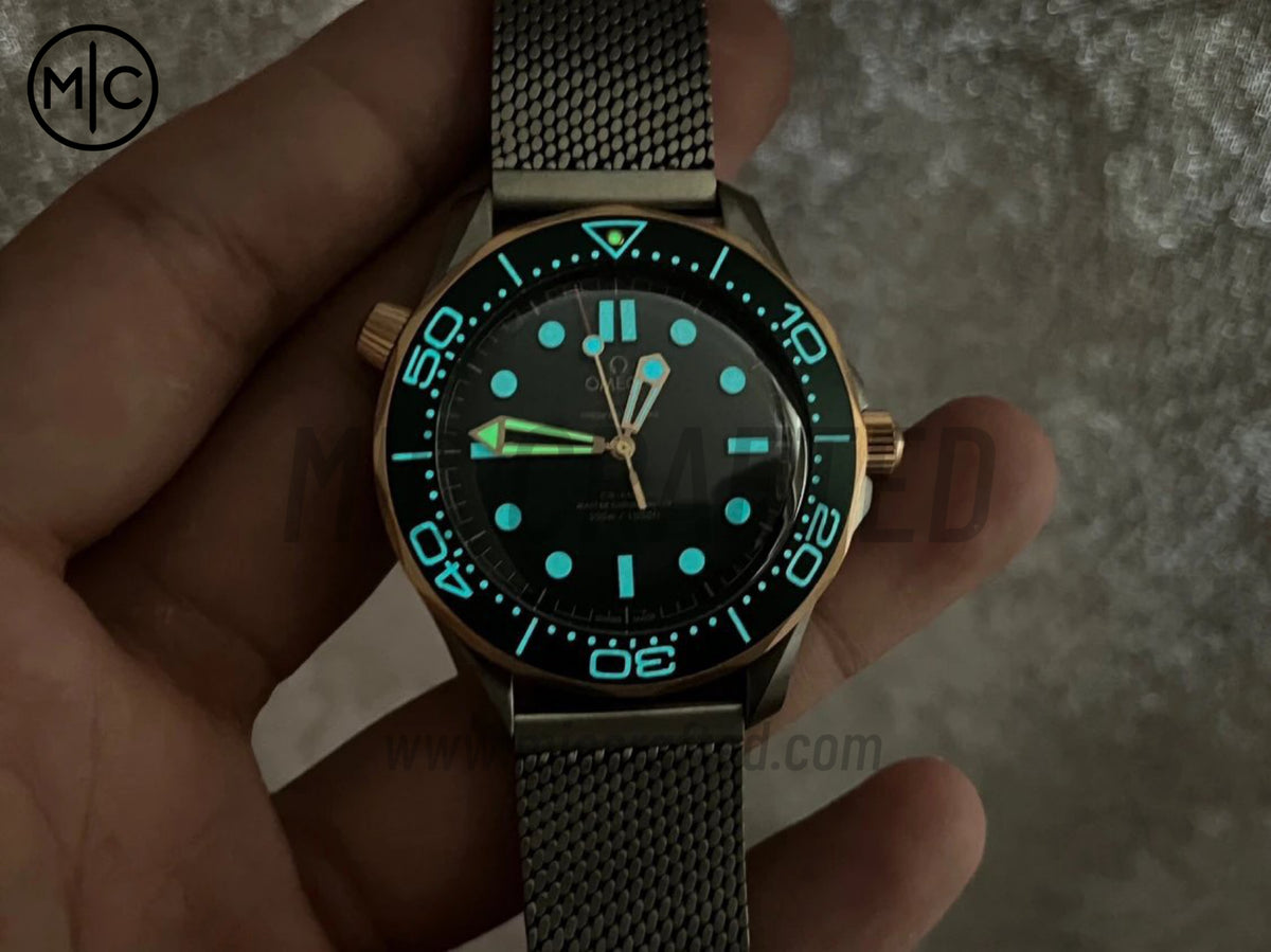Seamaster 300M 42mm 潛水鈦金屬/青銅綠色錶盤配鈦金屬網帶 - 高級版