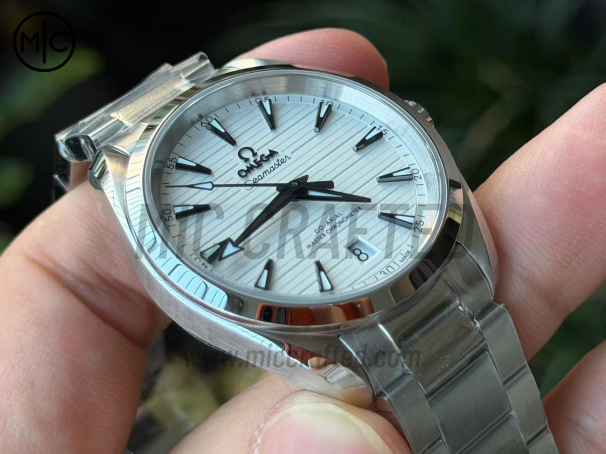 Aqua Terra 150M 38mm Master Chronometers 白色錶盤配 SS 錶鏈 - 高級版