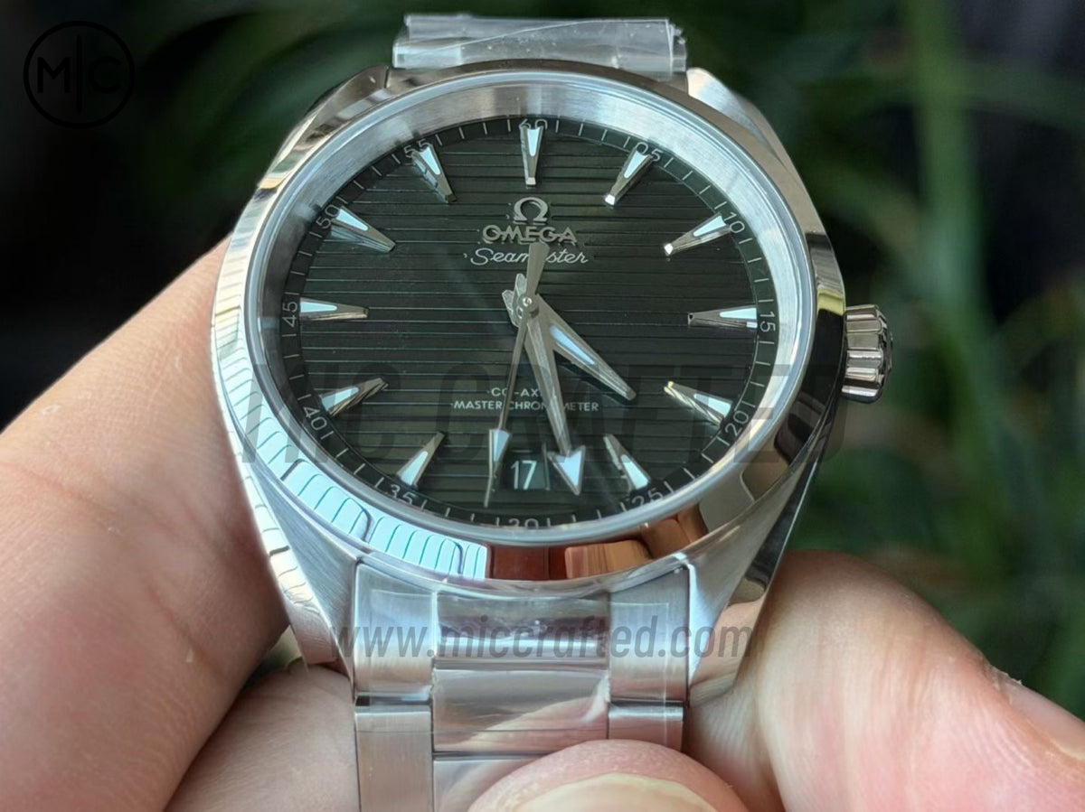 Aqua Terra 150M 38mm Master Chronometers 綠色錶盤配 SS 錶鏈 - 高級版
