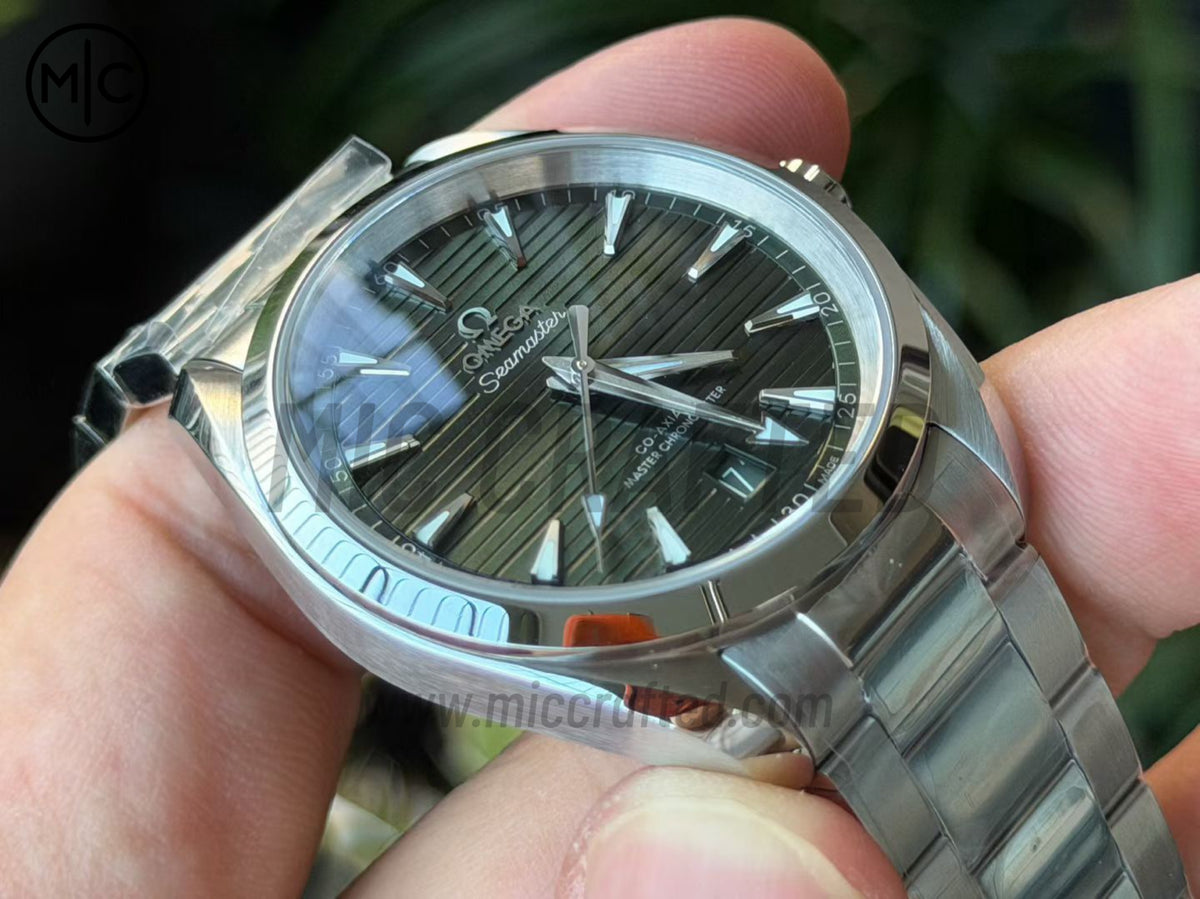Aqua Terra 150M 38mm Master Chronometers 綠色錶盤配 SS 錶鏈 - 高級版