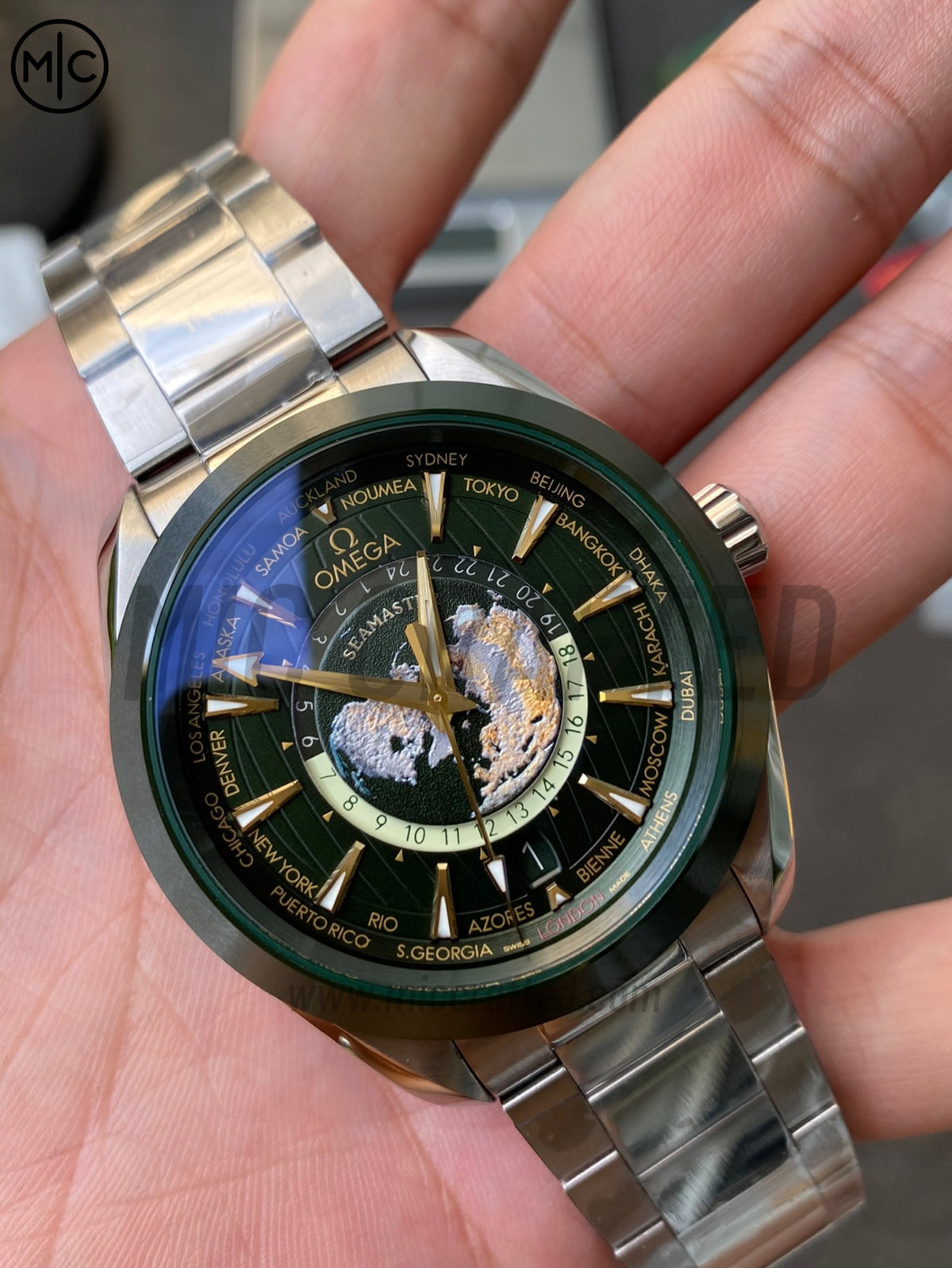 Aqua Terra GMT Worldtimer 43mm Green Ceramic on SS Bracelet – Premium Edition