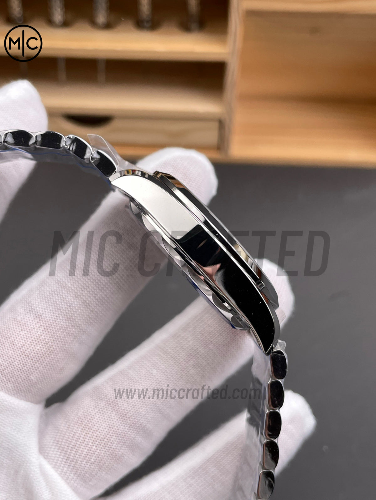 Aqua Terra 150M 41mm Master Black Dial on SS Bracelet – Premium Edition