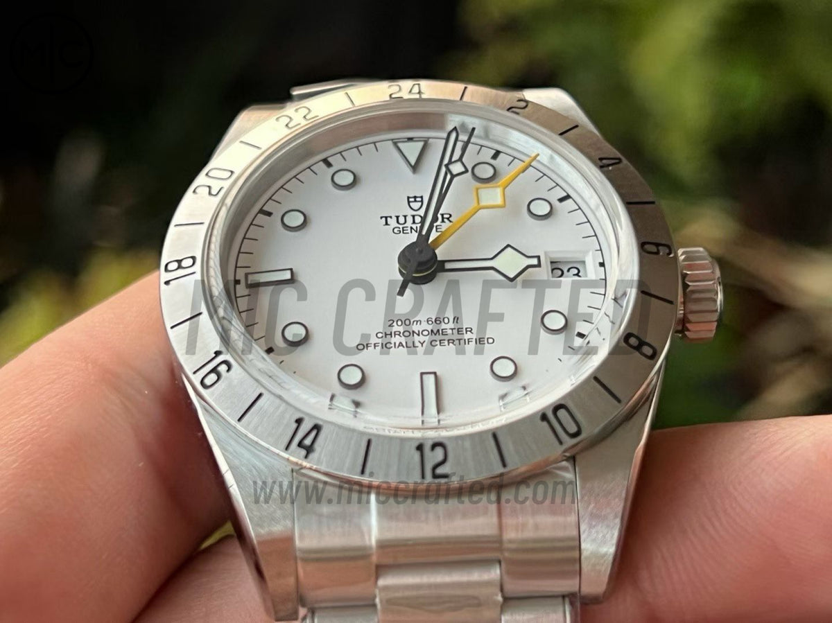 Black Bay Pro M79470 39mm GMT 不鏽鋼 白色錶盤搭配不鏽鋼錶鏈 - 尊享版