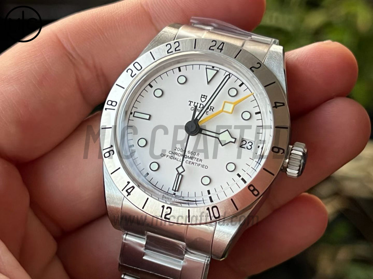 Black Bay Pro M79470 39mm GMT 不鏽鋼 白色錶盤搭配不鏽鋼錶鏈 - 尊享版