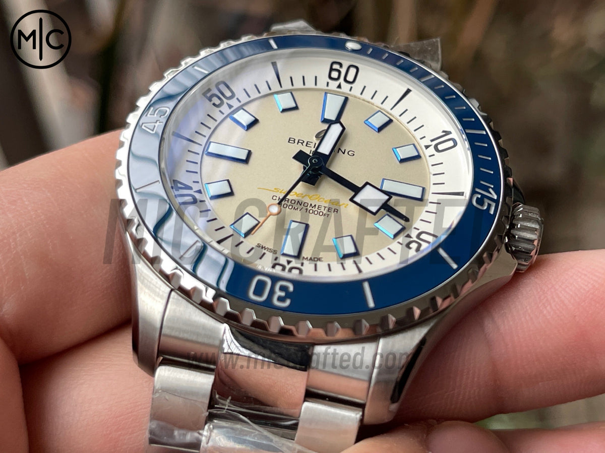 超級海洋系列自動腕錶 44mm 不鏽鋼藍色錶圈奶油色錶盤配不鏽鋼錶鏈 - 尊貴版