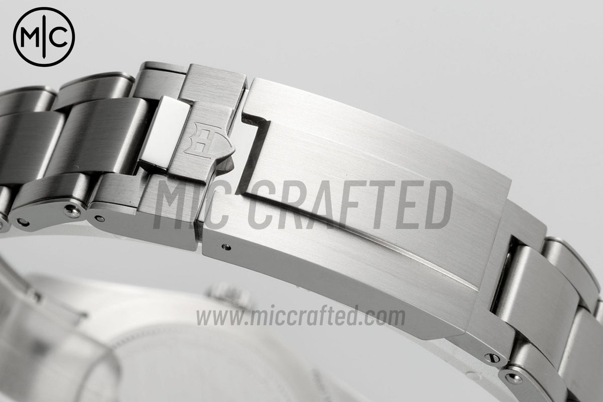 Heritage Black Bay 37mm SS Black Dial on SS Bracelet – Premium Edition