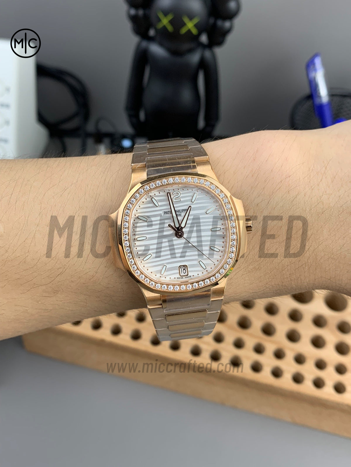 Nautilus 7118 35.2mm RG 女裝銀色錶盤鑲鑽錶圈搭配玫瑰金錶鏈 - 高級版