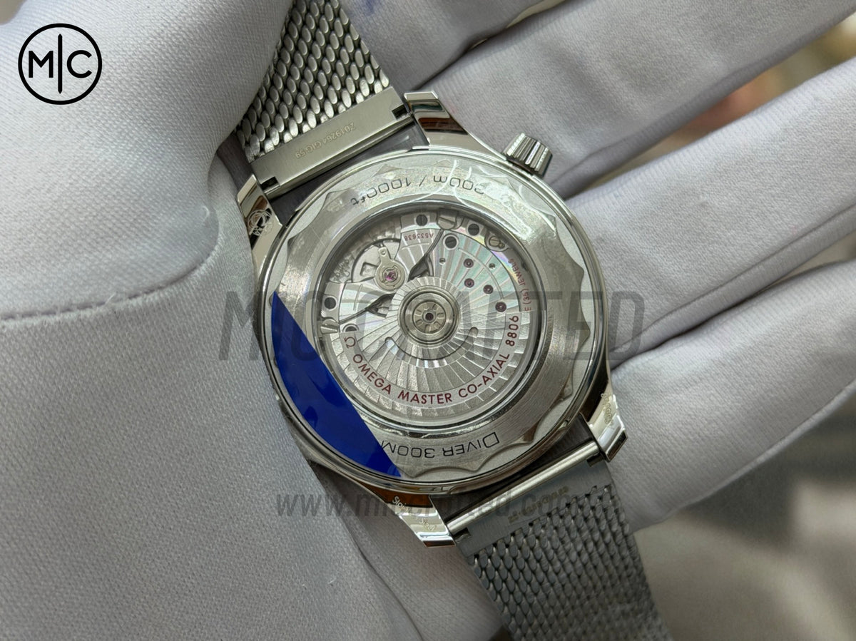 Seamaster 300M Diver 不鏽鋼黑橙色錶盤搭配不鏽鋼網織錶鏈 - 尊貴版