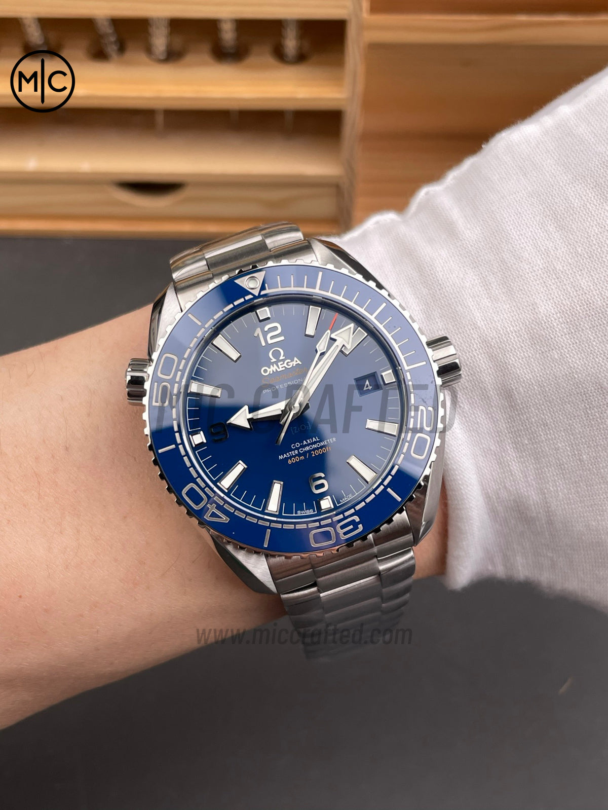 Planet Ocean 600M 43.5 mm SS Blue Dial Blue Bezel on SS Bracelet – Premium Edition
