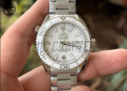 Planet Ocean 600M 39.5mm SS White Dial White Bezel on SS Bracelet – Premium Edition