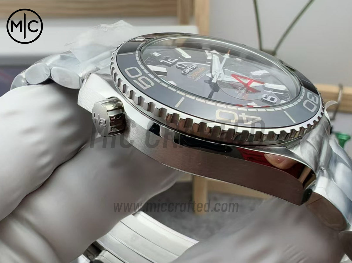 Planet Ocean 600M 39.5mm SS Black Dial Black Bezel on SS Bracelet – Premium Edition