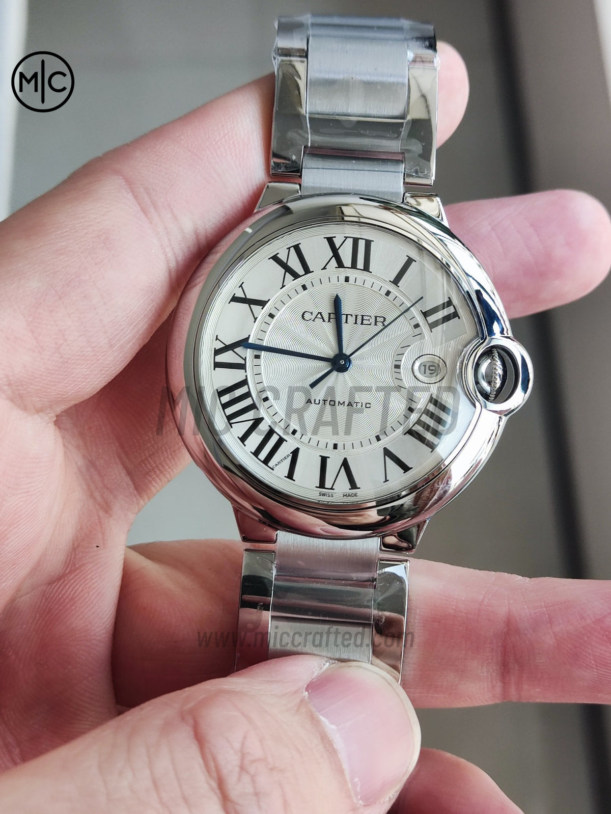 Ballon Bleu 42mm 不鏽鋼白色紋理錶面，搭配不鏽鋼錶鏈 - 尊貴版