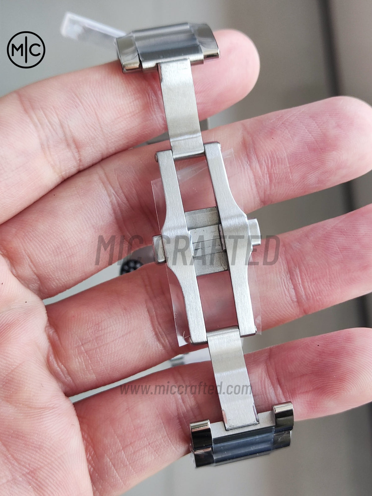 Ballon Bleu 42mm 不鏽鋼白色紋理錶面，搭配不鏽鋼錶鏈 - 尊貴版
