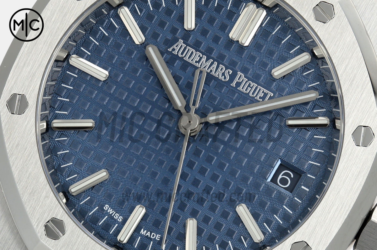 Royal Oak 37mm 15550 SS 藍色紋理錶盤配 SS 錶鏈 - 尊貴版