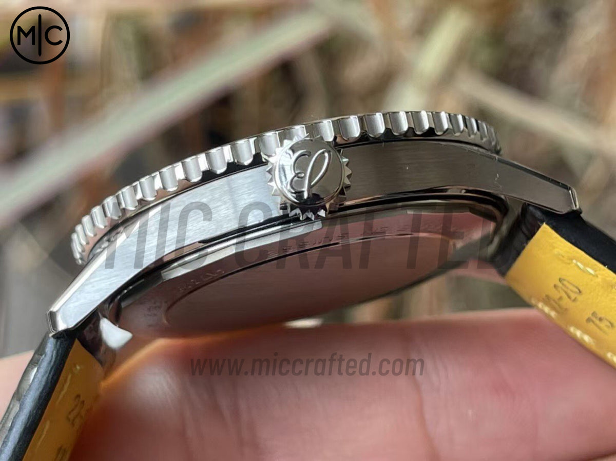 Navitimer Automatic 41mm SS 綠色錶盤配黑色皮革錶帶 – Premium Edition