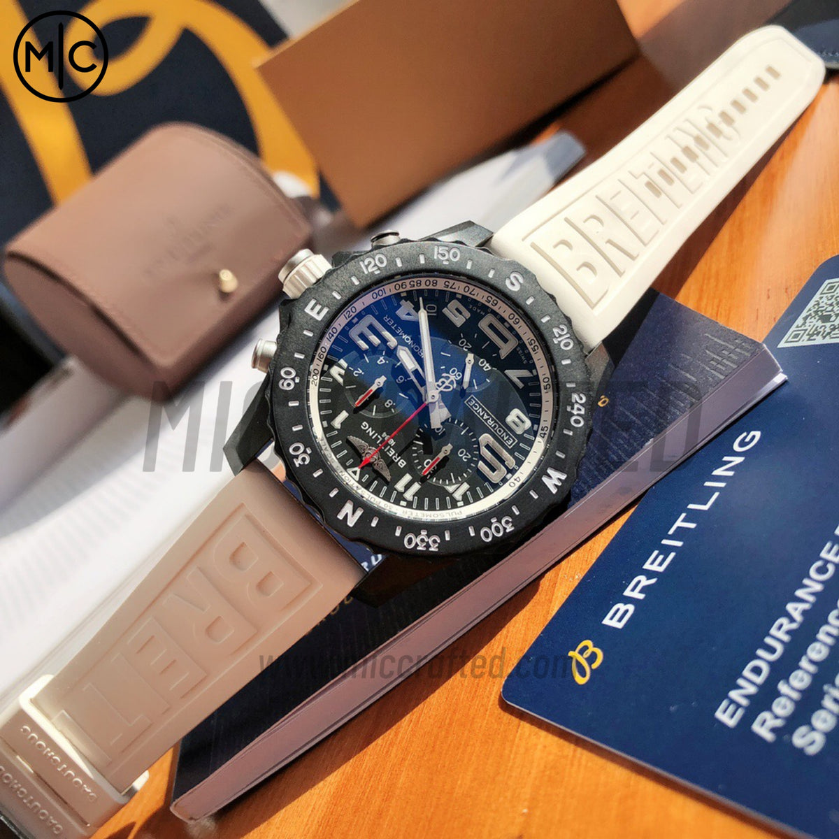 Professional Chronograph PVD 黑色錶面搭配白色橡膠錶帶 瑞士石英機芯 - 尊貴版
