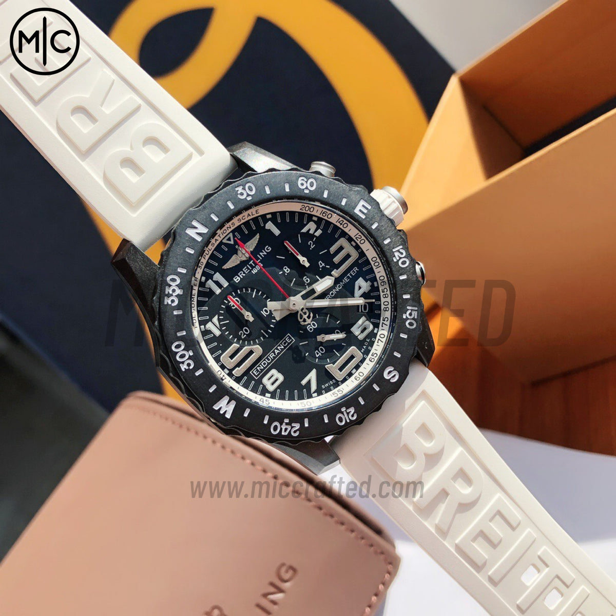Professional Chronograph PVD 黑色錶面搭配白色橡膠錶帶 瑞士石英機芯 - 尊貴版