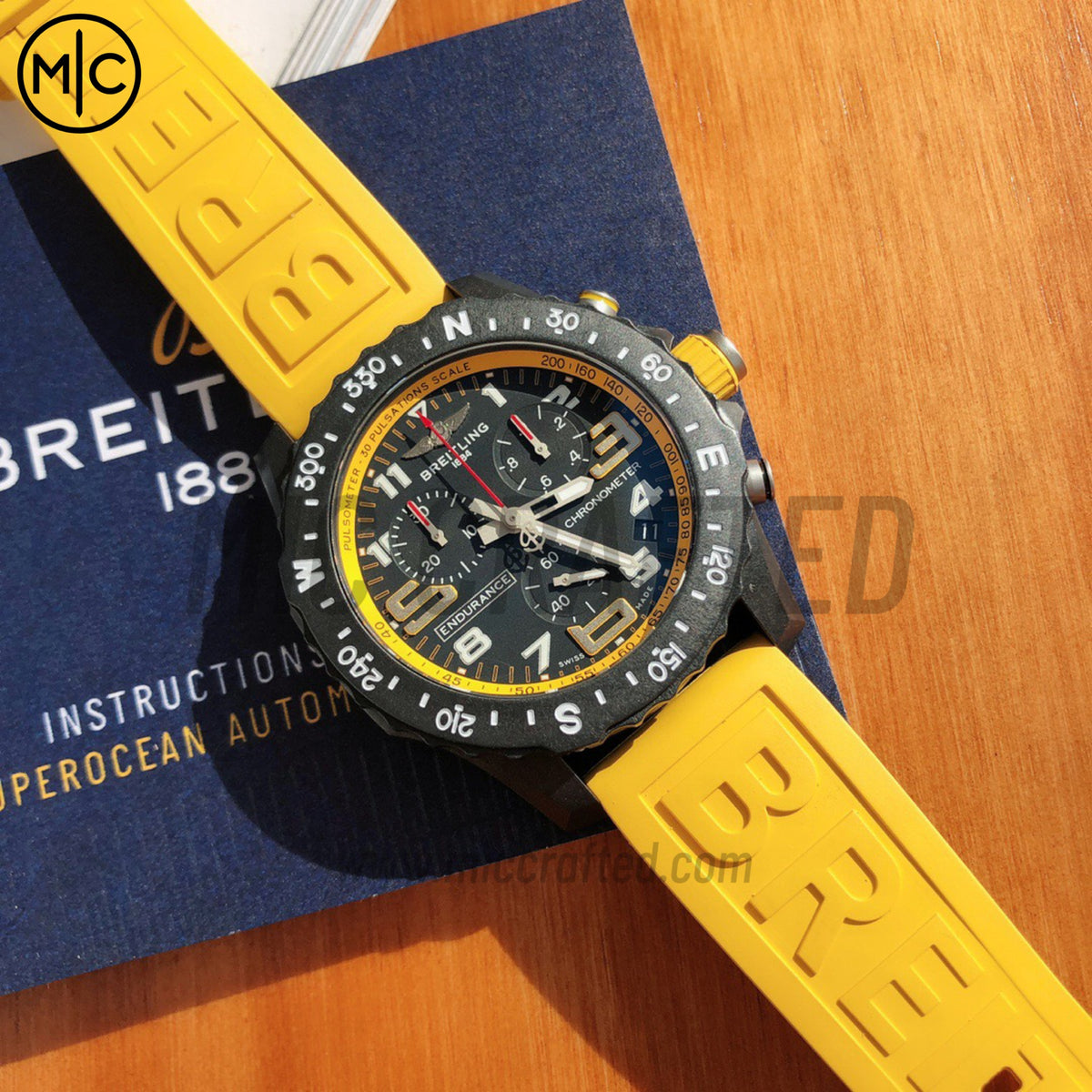 Professional Chronograph PVD 黑色錶面搭配黃色橡膠錶帶 瑞士石英機芯 - 尊貴版