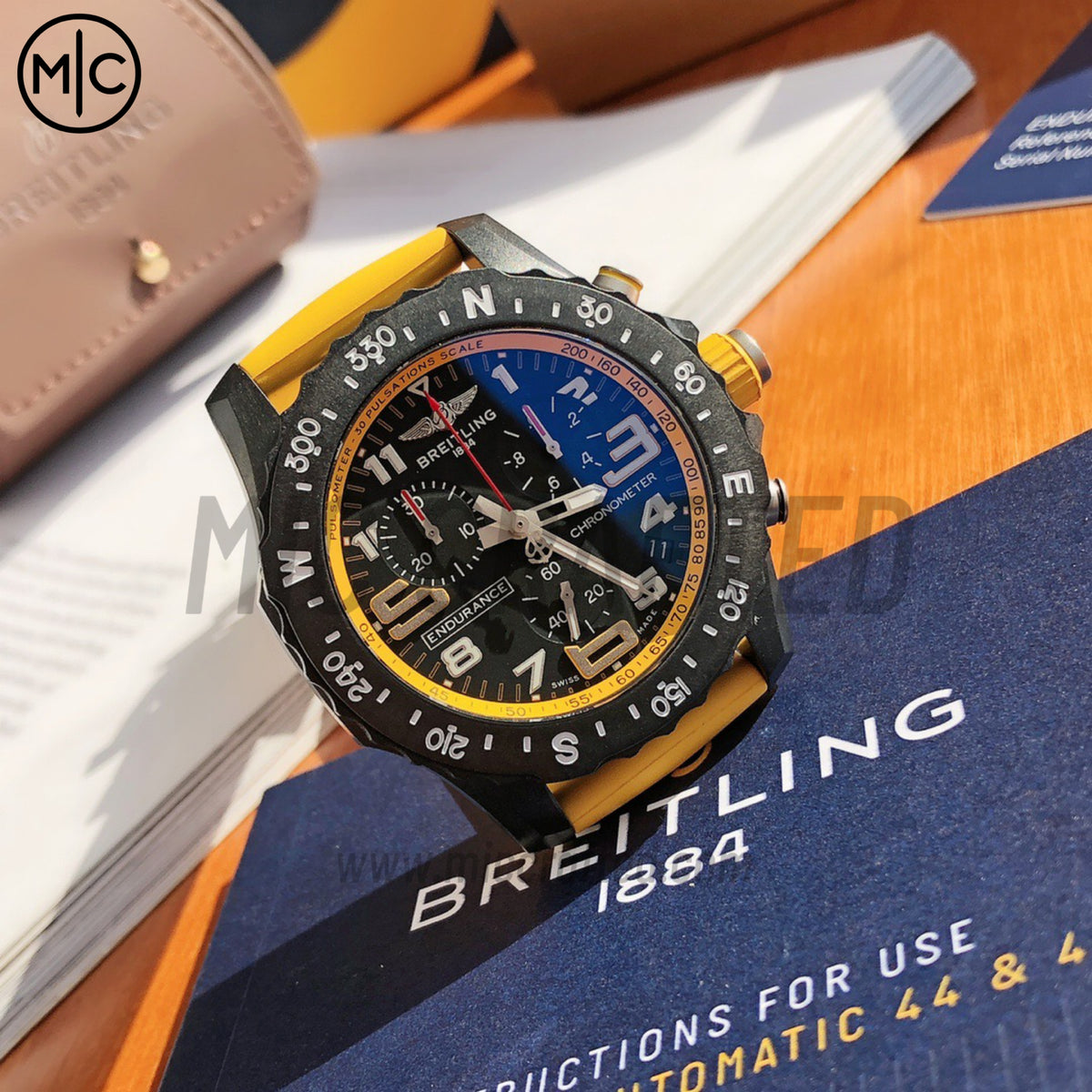 Professional Chronograph PVD 黑色錶面搭配黃色橡膠錶帶 瑞士石英機芯 - 尊貴版