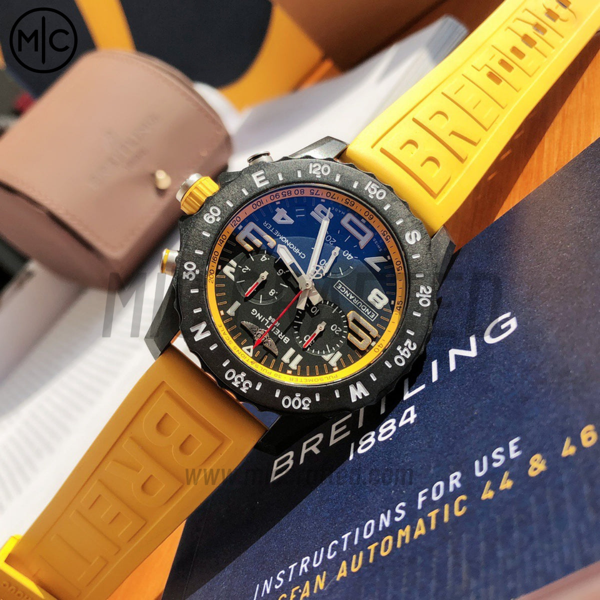 Professional Chronograph PVD 黑色錶面搭配黃色橡膠錶帶 瑞士石英機芯 - 尊貴版