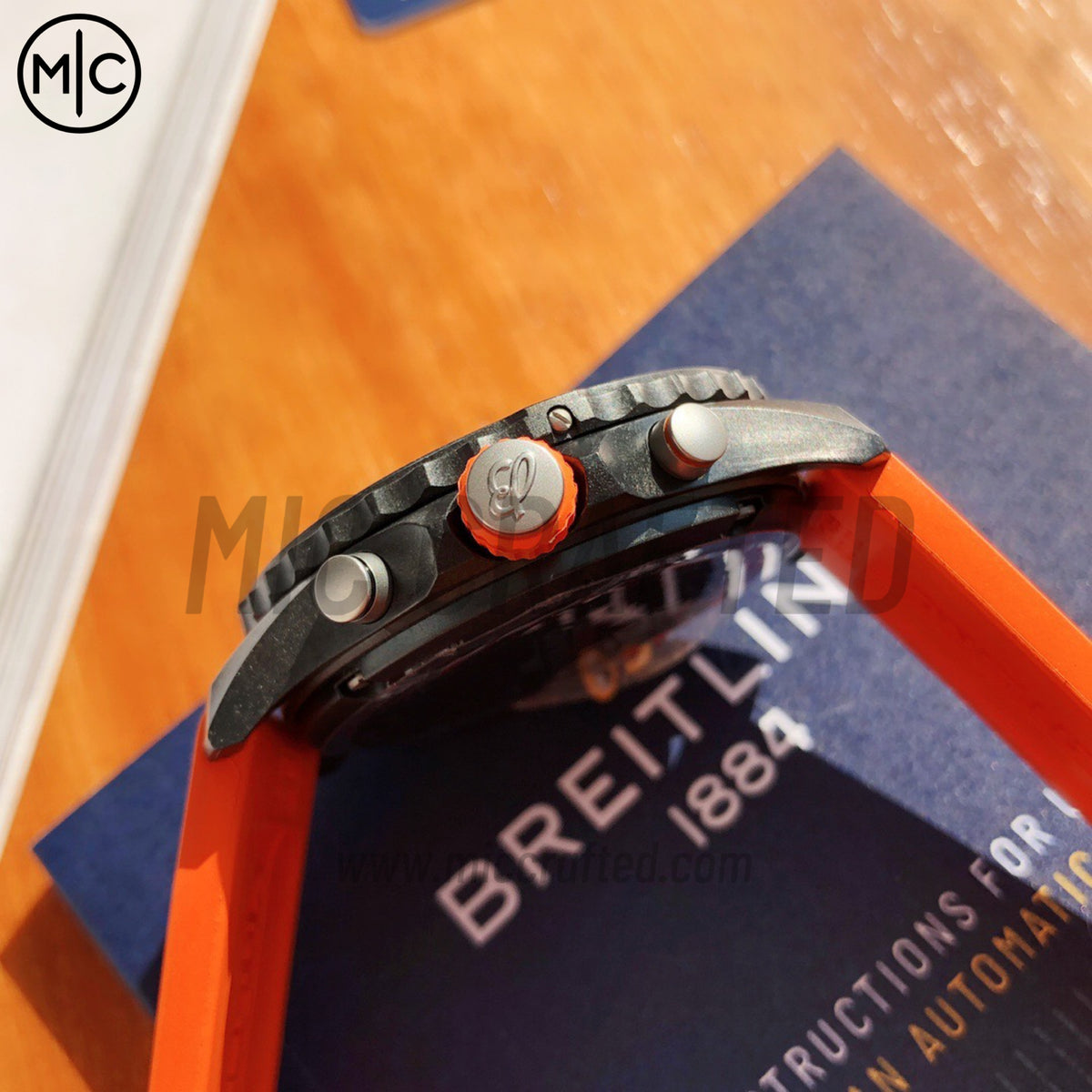 Professional Chronograph PVD 黑色錶面搭配橙色橡膠錶帶 瑞士石英機芯 - 尊貴版