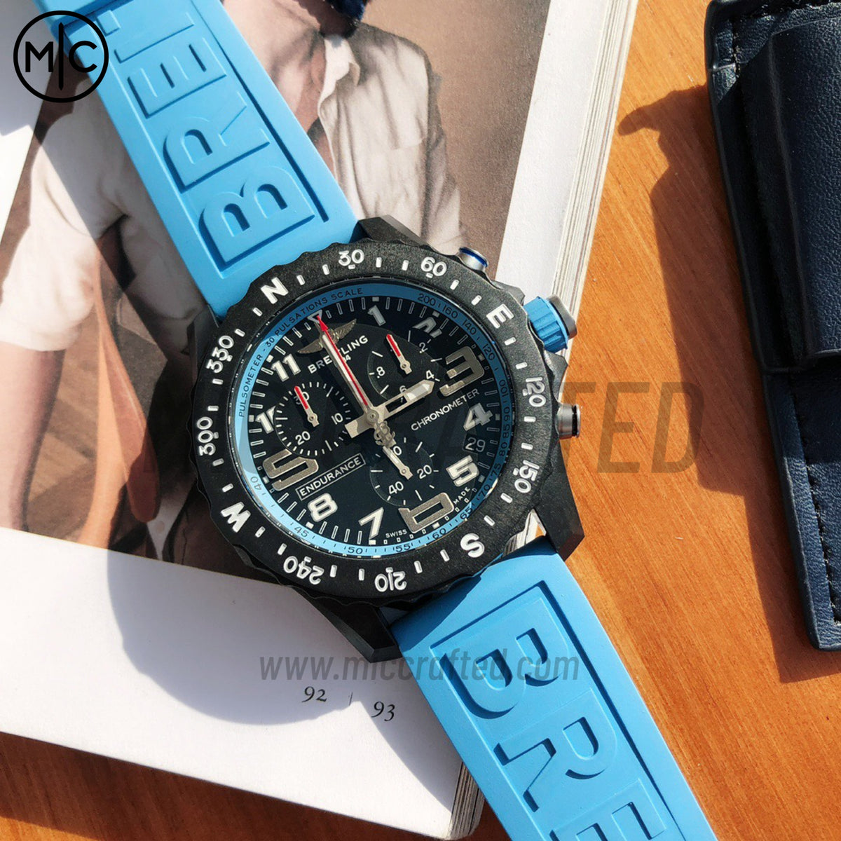 Professional Chronograph PVD 黑色錶面搭配藍色橡膠錶帶 瑞士石英機芯 - 尊貴版