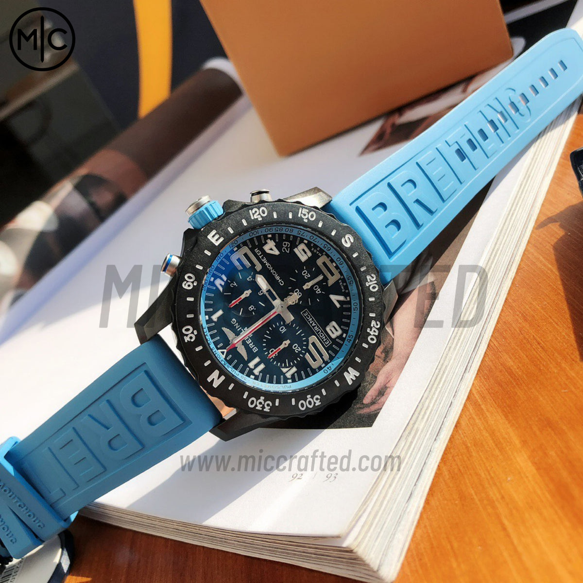 Professional Chronograph PVD 黑色錶面搭配藍色橡膠錶帶 瑞士石英機芯 - 尊貴版