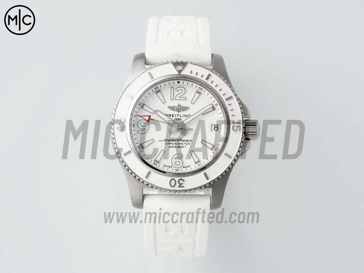 Superocean Automatic 36mm 不鏽鋼白色錶面、白色錶圈搭配白色橡膠錶帶 - 尊貴版